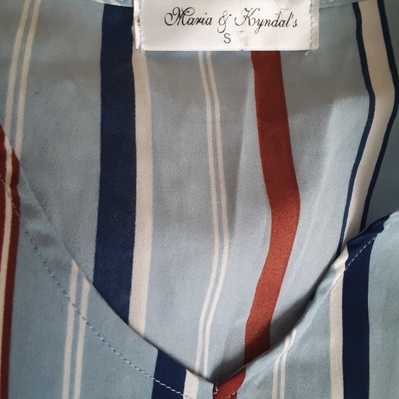 Maria & Kyndal's butterfly sleeved blouse - Picture 3 of 3